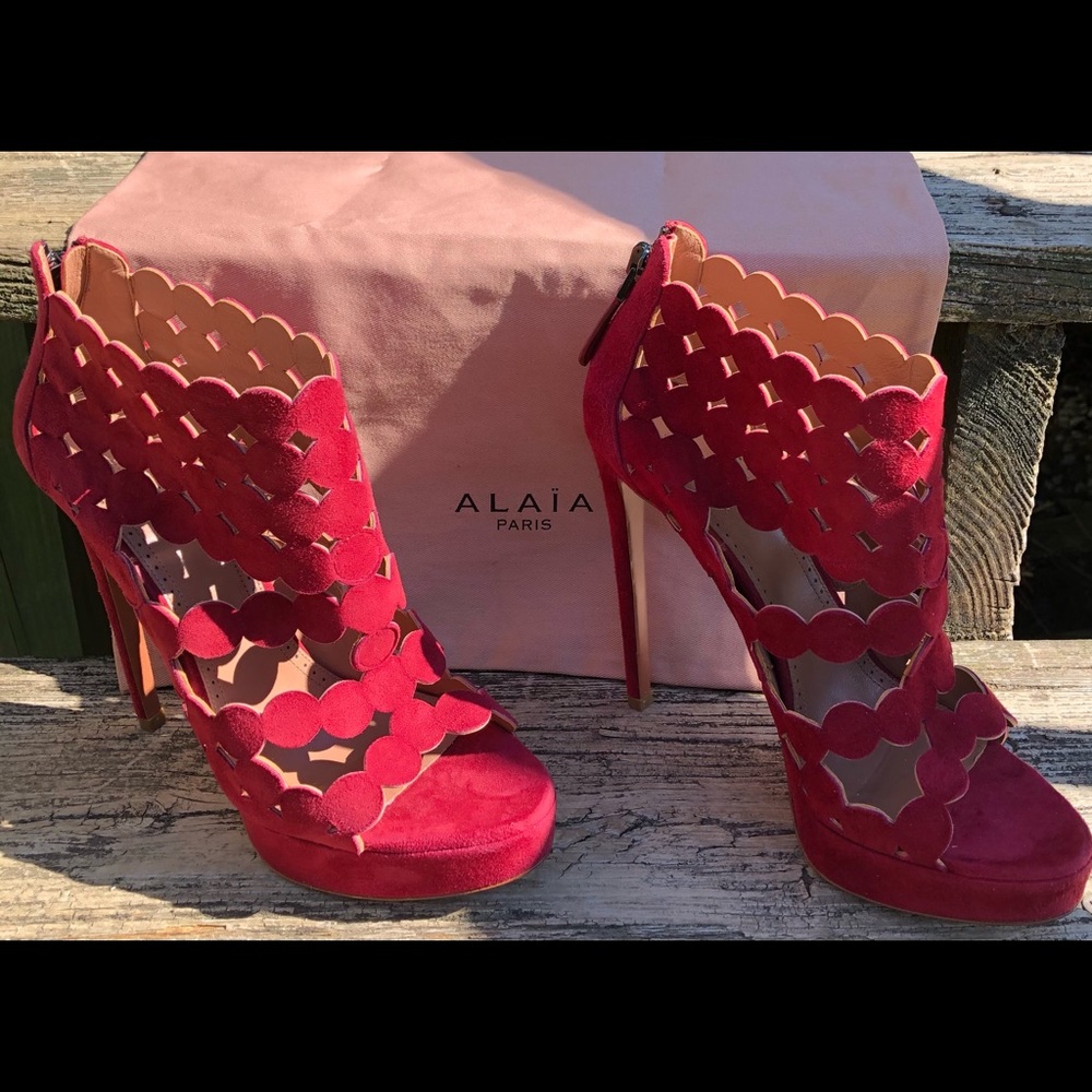 Alaia Red Suede Scalloped CutOut Heel,Size-38.5 - Picture 12 of 16